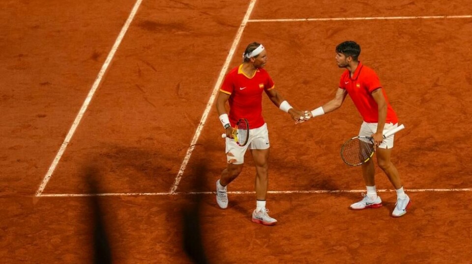 Rafael Nadal og Carlos Alcaraz henrykket publikum på rødgrusen i Paris, der de har vunnet Roland-Garros til sammen 15 ganger. Foto: Manu Fernandez, AP / NTB