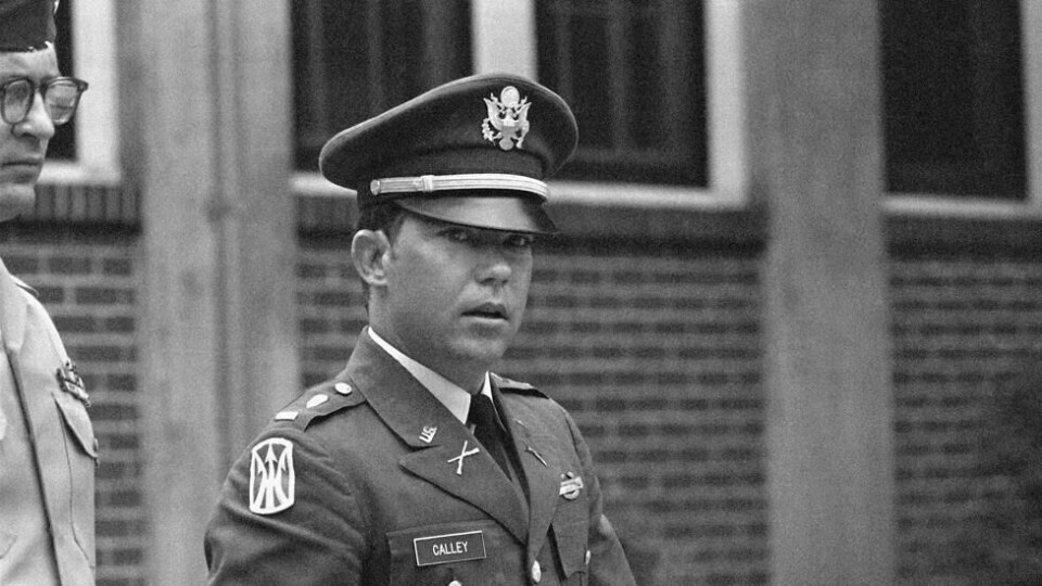 William L. Calley, Jr var den eneste som ble straffet for massakren i My Lai. Her fra retten i 1971. Han ble dømt til livstid i fengsel, men fikk få dager senere dommen omgjort av president Nixon. Han endte med å sone tre og et halvt år i husarrest før han ble sluppet fri. William L. Calley, Jr var den eneste som ble straffet for massakren i My Lai. Her fra retten i 1971. Han ble dømt til livstid i fengsel, men fikk få dager senere dommen omgjort av president Nixon. Han endte med å sone tre og et halvt år i husarrest før han ble sluppet fri. Foto: Jr Joe Holloway / AP