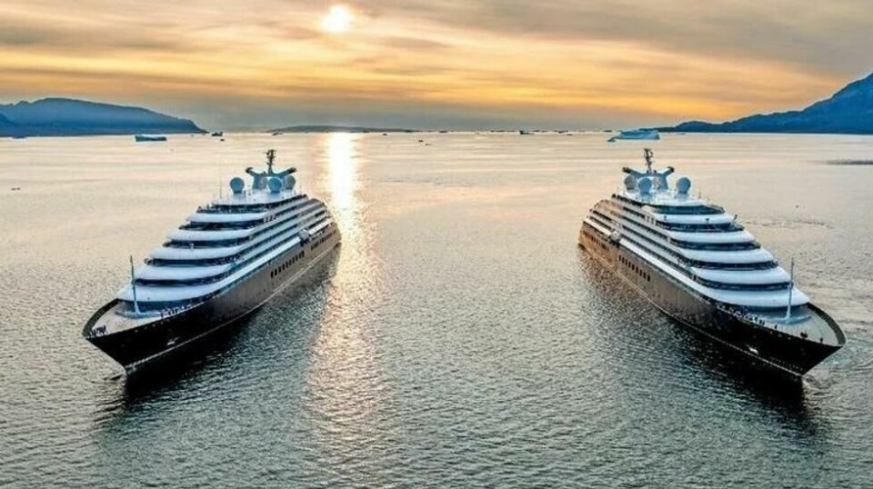 Fra neste år må hver enkelt cruisepassasjer betale 50 danske kroner i avgift for å komme i land på Grønland. Nylig møttes de to søsterskipene Scenic Eclipse II og Scenic Eclipse utenfor Qeqertarsuaq (Godhavn) ved Diskobukten.