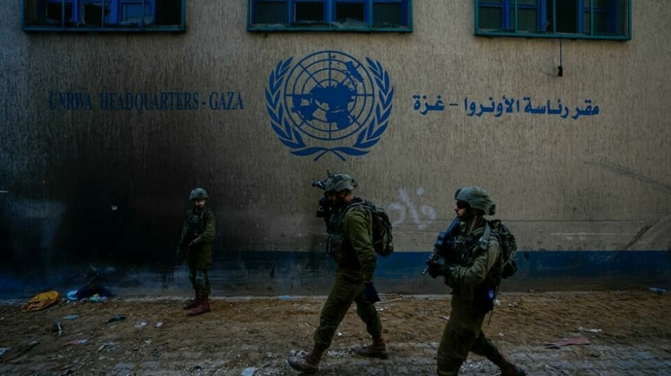 Israelske soldater står oppstilt utenfor en UNRWA-bygning i Gaza tidligere i år. Arkivfoto: Ariel Schalit / AP / NTB