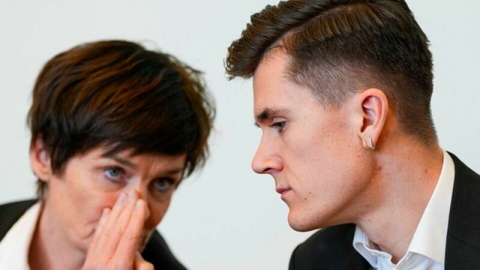 RETTSSAK: Jakob Ingebrigtsen sammen med bistandsadvokat Mette Yvonne Larsen i Sør-Rogaland tingrett.