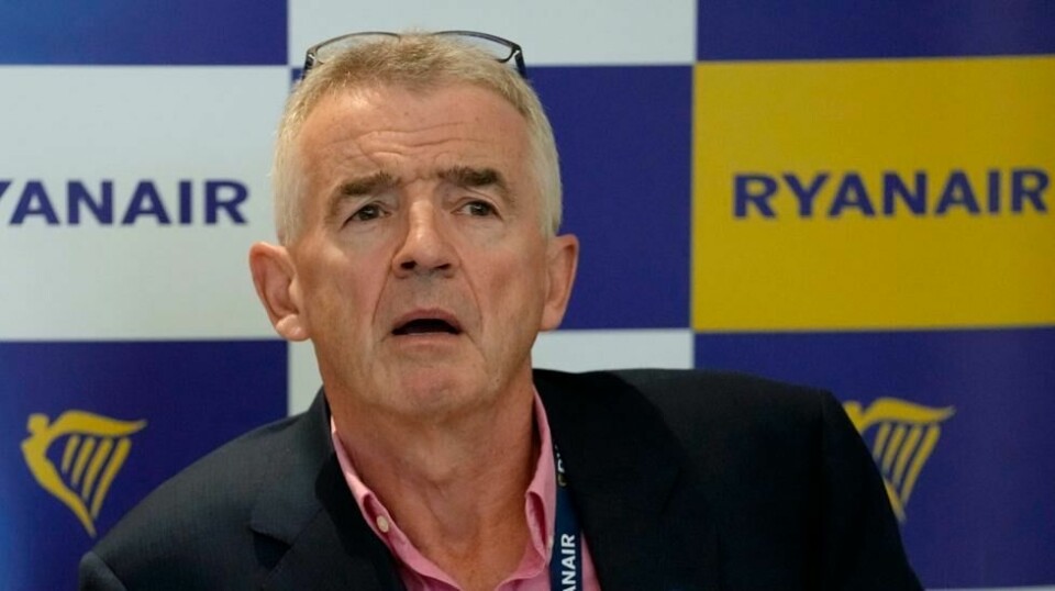 Ryanair-sjef Michael O'Leary foreslår maksgrenser på alkoholinntak på flyplasser.