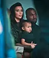 Kanye West med kona Kim Kardashian West og deres datter North West i 2015.