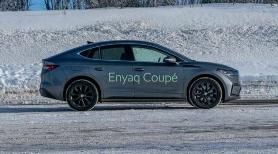 Noen foretrekker coupé-versjonen med skrånede taklinje og litt mindre plass øverst i bagasjerommet. Noen foretrekker coupé-versjonen med skrånede taklinje og litt mindre plass øverst i bagasjerommet. Foto: Andreas Scheel / Finansavisen