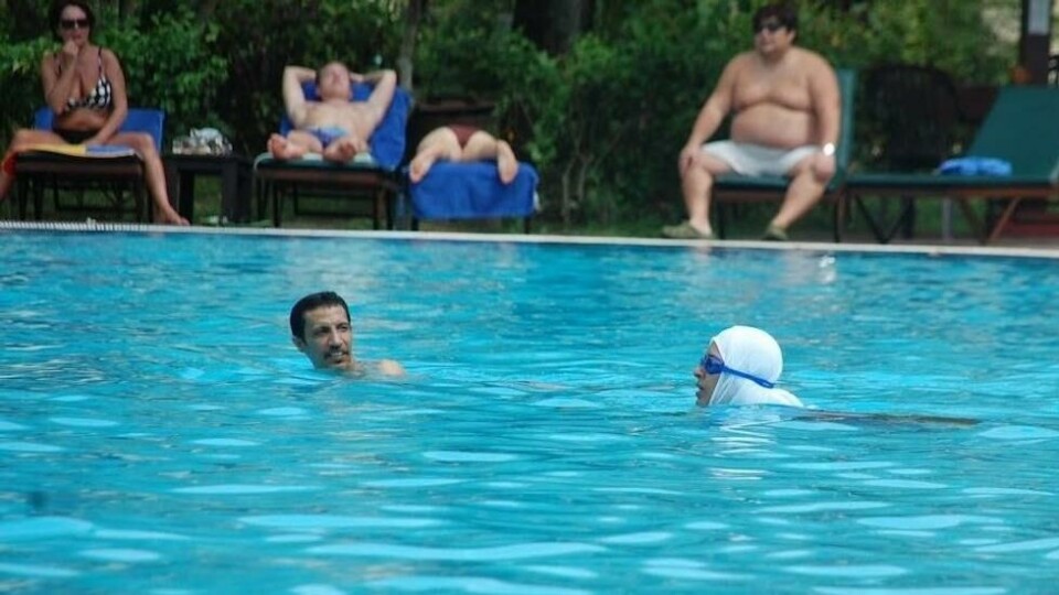 Kvinner kan heller ikke nektes å bade i burkini i offentlige bad i Catalonia, Spania. Illustrasjonsfoto fra Malaysia. Kvinner kan heller ikke nektes å bade i burkini i offentlige bad i Catalonia, Spania. Illustrasjonsfoto fra Malaysia. Foto: Tor Strand / ABC Nyheter