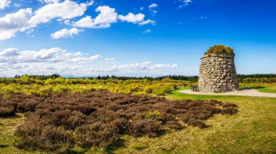 Det tradisjonelt sterke klansveldet i det skotske høylandet ble aldri det samme etter nederlaget ved Culloden, det siste slaget som ble utkjempet på britisk jord. Til høyre ses minnesmerket som er reist. Foto: Shutterstock / NTB Scanpix