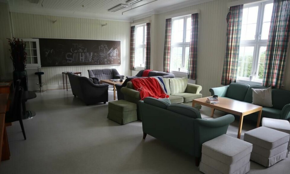 I dag er det lite av selve inventaret fra de gamle dagers skoletid som er tilbake. Da Solhov sto ferdig i 1924, oppfattet mange den som borgerskapets skole og ikke en skole for arbeiderungdommen. Fotio: Roger Grosvold I dag er det lite av selve inventaret fra de gamle dagers skoletid som er tilbake. Da Solhov sto ferdig i 1924, oppfattet mange den som borgerskapets skole og ikke en skole for arbeiderungdommen. Fotio: Roger Grosvold