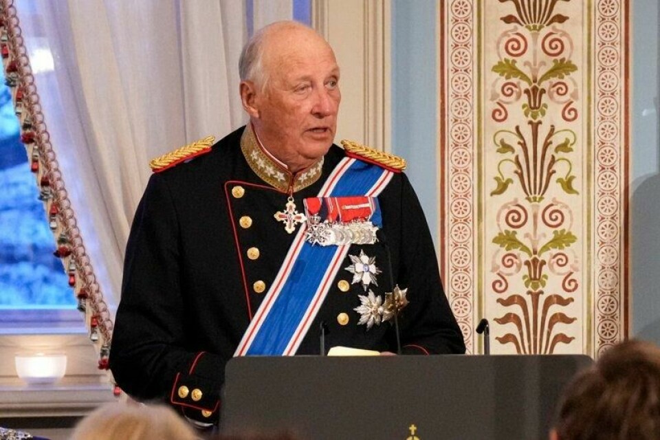 Kong Harald holdt tale før gallamiddagen på Slottet i forbindelse med statsbesøket til Islands president Halla Tómasdóttir og hennes ektemann Björn Skúlason.