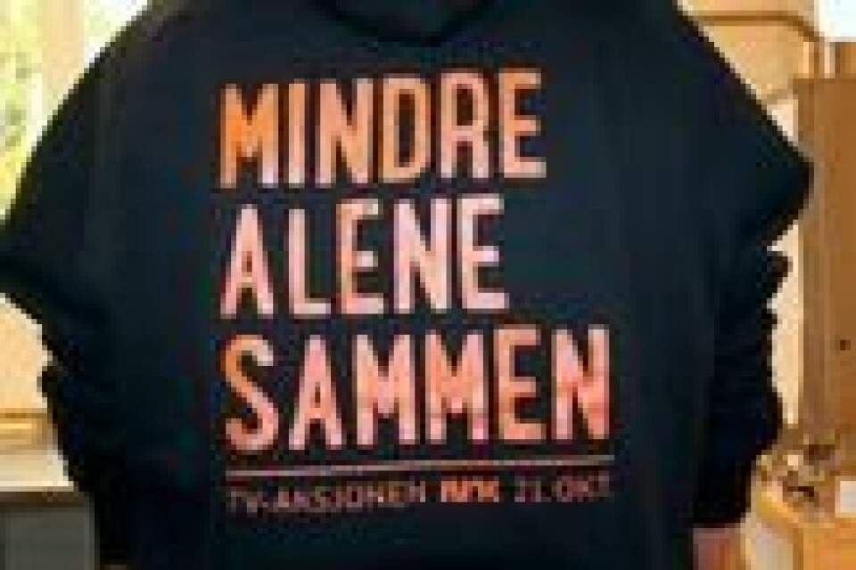 De frivillige gikk med Bymisjons motto for TV-aksjonen på ryggen: 'Mindre alene sammen'. De frivillige gikk med Bymisjons motto for TV-aksjonen på ryggen: 'Mindre alene sammen'. Foto: Charlotte Løvaas / ABC Nyheter