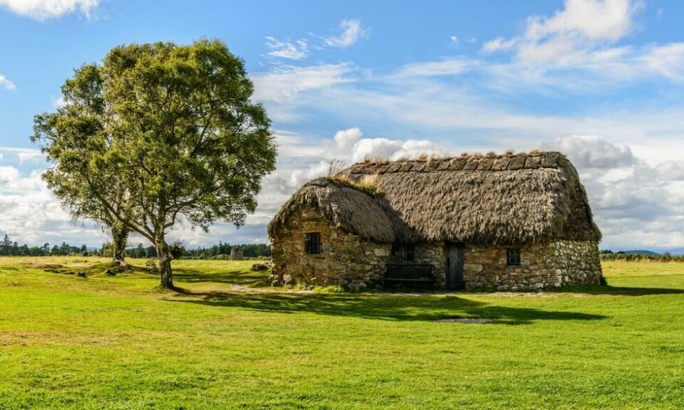 Denne steinhytten med halmtak daterer seg tilbake til det 18. århundre og ligger ved den berømte slagmarken Culloden. Foto: Shutterstock / NTB Scanpix Denne steinhytten med halmtak daterer seg tilbake til det 18. århundre og ligger ved den berømte slagmarken Culloden. Foto: Shutterstock / NTB Scanpix