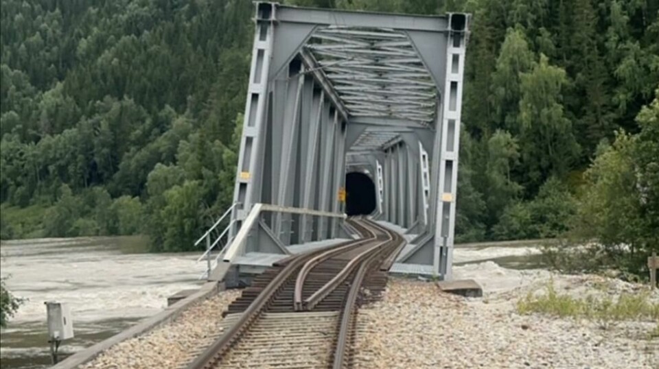 Flommen i Lågen skapte store skader på jernbanebrua ved Ringebu. Jernbanen sier de trenger mer penger til vedlikehold for at det ikke skal bli enda mer etterslep. Foto: Bane NOR / NTB Flommen i Lågen skapte store skader på jernbanebrua ved Ringebu. Jernbanen sier de trenger mer penger til vedlikehold for at det ikke skal bli enda mer etterslep. Foto: Bane NOR / NTB