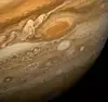 Metallisk hydrogen antas å forekomme naturlig i kjernen til gasskjempen Jupiter. Dette bildet ble tatt ved romsonden Voyagers forbiflygning i februar 1979. Foto: Nasa/Wikimedia Commons (Public Domain).