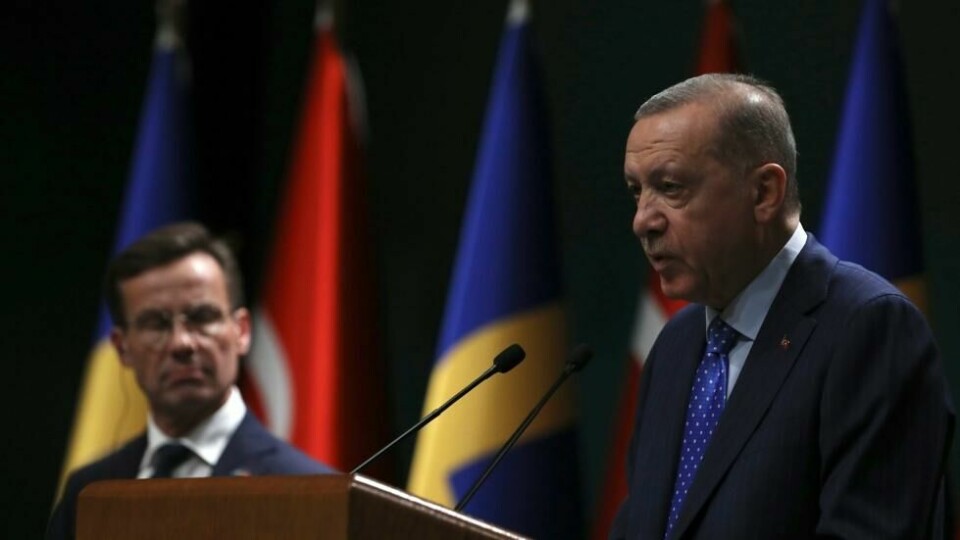 Tyrkias president Recep Tayyip Erdogan (t.h.) med den svenske statsmnisteren Ulf Kristersson (t.v.). Tyrkias president Recep Tayyip Erdogan (t.h.) med den svenske statsmnisteren Ulf Kristersson (t.v.). Foto: Burhan Ozbilici / AP / NTB