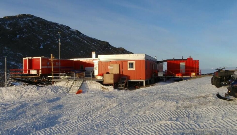 Dette er Troll forskningsstasjon på Antarktis. Norge er et av 55 land som har slike forskningsstasjoner på kontinentet. (Foto: Islarsh, CC BY-SA 3.0 , via Wikimedia Commons) Dette er Troll forskningsstasjon på Antarktis. Norge er et av 55 land som har slike forskningsstasjoner på kontinentet. (Foto: Islarsh, CC BY-SA 3.0 , via Wikimedia Commons)