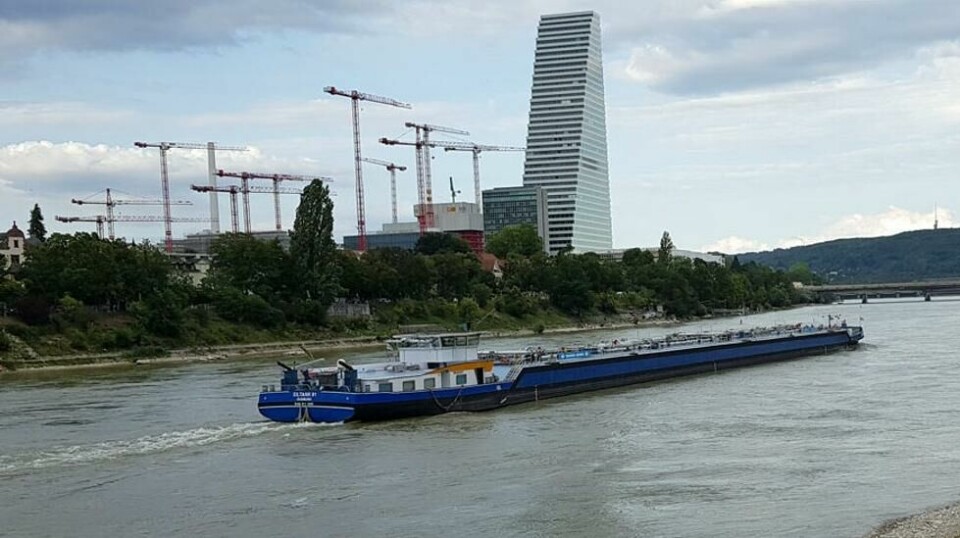 SYMBOLSK: Ikke tilfeldig at farmasigiganten Roche sin hovedbygning i Basel er det høyeste i Sveits. Kranene viser at utbygging er i gang sommeren 2019.
