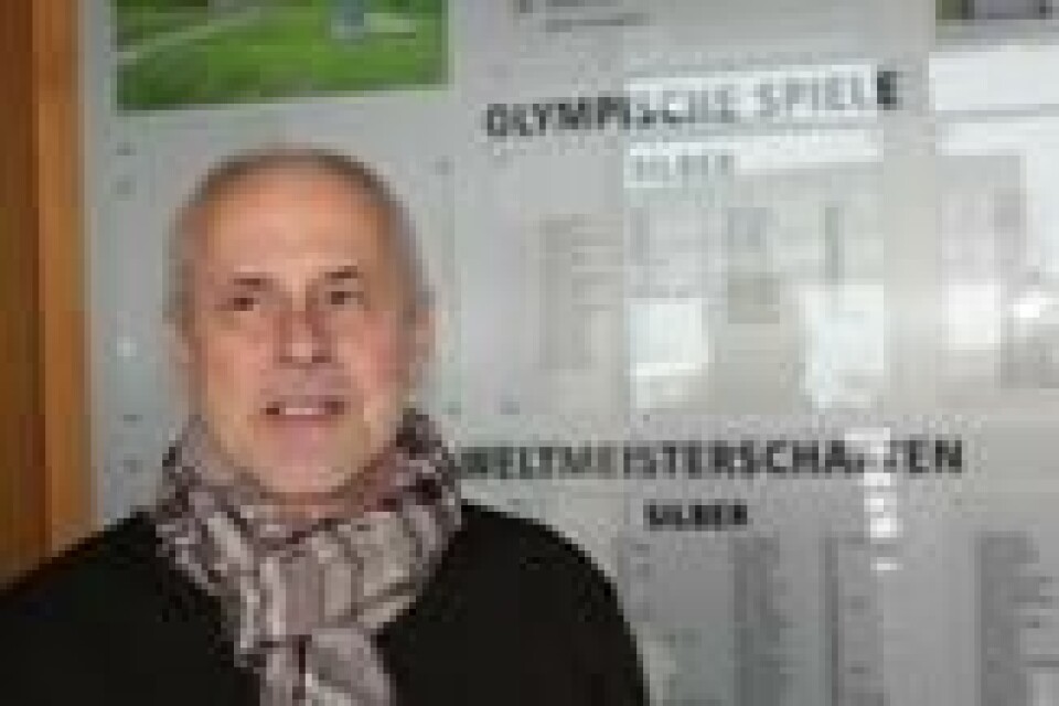 Direktør Arno Staudacher ved skigymnaset. Direktør Arno Staudacher ved skigymnaset. Foto: Stein Erik Kirkebøen