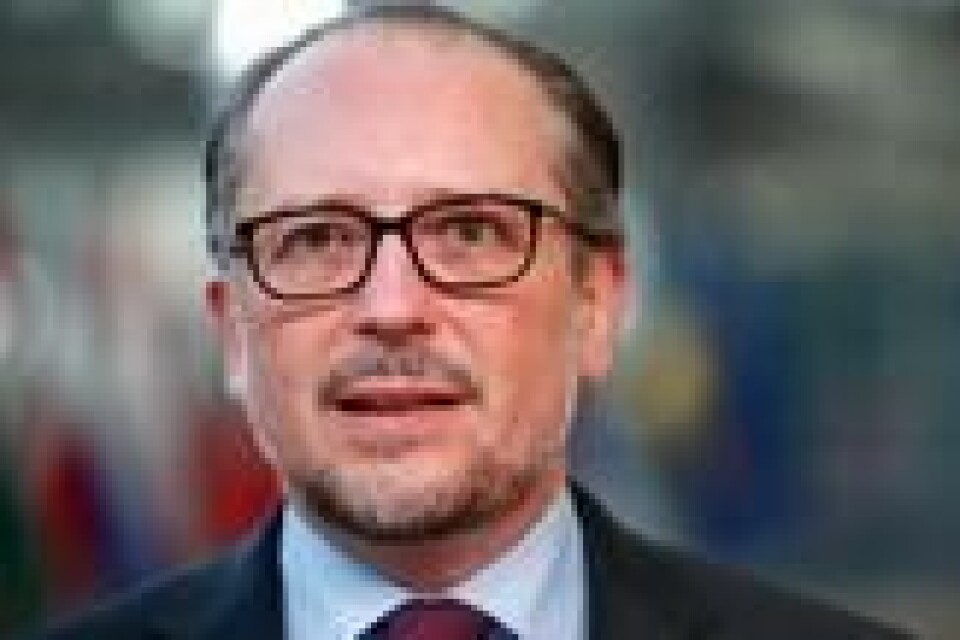 Østerrikes statsminister Alexander Schallenberg sier det er åpenbart at vinteren og jula blir ukomfortabel for landets uvaksinerte. Regjeringen går trolig inn for å innføre nedstengning for østerrikere som ikke lar seg vaksinere mot covid-19. Foto: Johanna Geron / Pool via AP / NTB Østerrikes statsminister Alexander Schallenberg sier det er åpenbart at vinteren og jula blir ukomfortabel for landets uvaksinerte. Regjeringen går trolig inn for å innføre nedstengning for østerrikere som ikke lar seg vaksinere mot covid-19. Foto: Johanna Geron / Pool via AP / NTB Foto: NTB