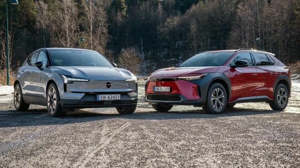 Toyota bZ4X og Volvo EX30 ligger begge høyt på registreringsstatistikken, men milevis bak Tesla Model Y, slik de også gjør på rekkevidden.