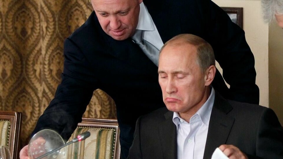 Jevgenij Prigozjin kalles ikke «Putins kokk» for ingenting. Her serverer han et måltid til den russiske presidenten. Jevgenij Prigozjin kalles ikke «Putins kokk» for ingenting. Her serverer han et måltid til den russiske presidenten. Foto: Misha Japaridze / AP/NTB