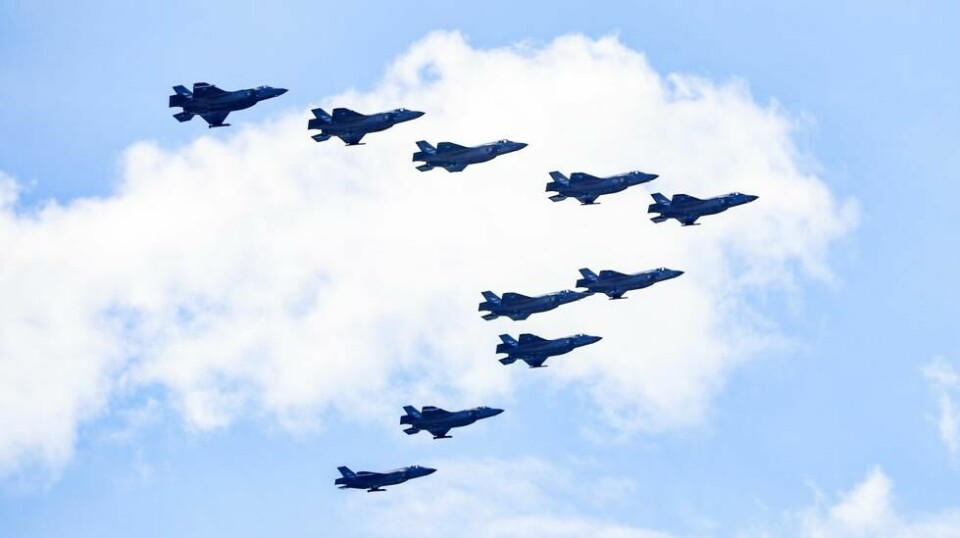 Ti F-35 kampfly over Akershus festning på markeringen av Norges frigjørings- og veterandag 8. mai i år. Foto: Paul Kleiven / NTB