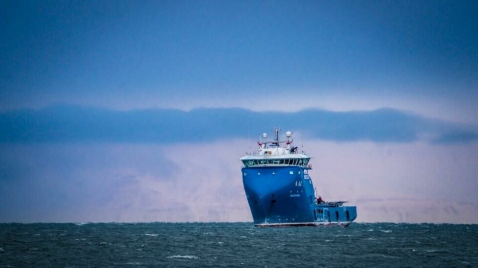 Det er forbudt for skip som har tungolje om bord, å seile i farvannet utenfor Svalbard. Avbildet er Sysselmesterens skip MS Polarsyssel. Foto: Ole Berg-Rusten / NTB