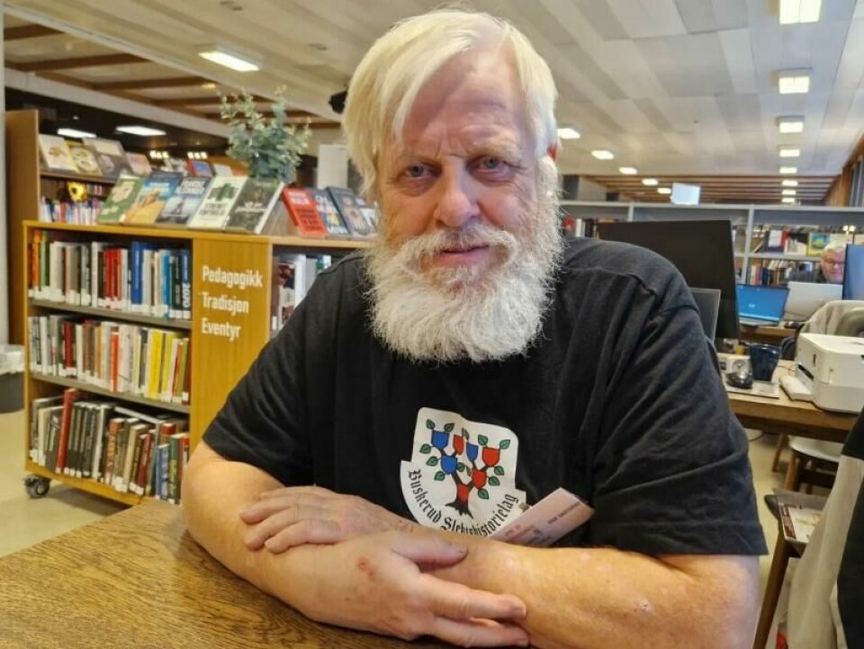 Ivan Kristensen er pensjonert fysioterapeut. Nå sitter han på Øvre Eiker bibliotek noen dager i måneden og bistår folk med å finne ut av slekta. Ivan Kristensen er pensjonert fysioterapeut. Nå sitter han på Øvre Eiker bibliotek noen dager i måneden og bistår folk med å finne ut av slekta. Foto: Nina Kristiansen