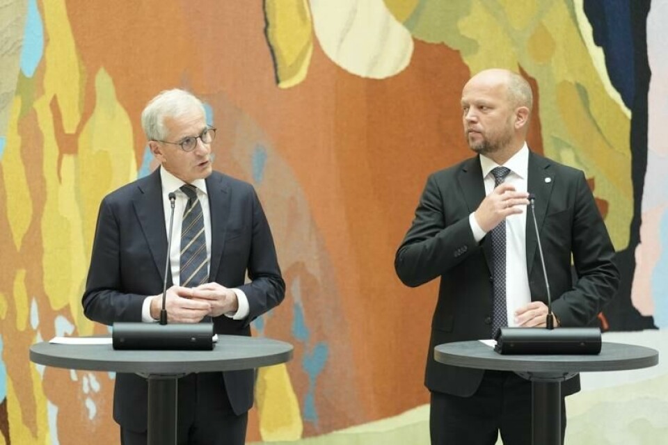 Statsminister Jonas Gahr Støre (Ap) og finansminister Trygve Slagsvold Vedum (Sp) da de fremdeles satt sammen i regjering. Torsdag kommenterer Vedum Støres landsmøtetale.