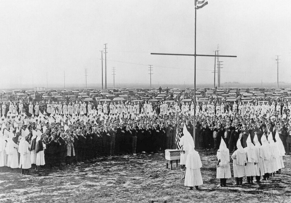 På 1920-tallet opplevde klanen sin desidert største storhetsperiode. På det meste var det over 4.000.000 medlemmer. Her en seremoni i Los Angeles, California i 1925, der over 800 medlemmer deltok. På 1920-tallet opplevde klanen sin desidert største storhetsperiode. På det meste var det over 4.000.000 medlemmer. Her en seremoni i Los Angeles, California i 1925, der over 800 medlemmer deltok. Foto: AP