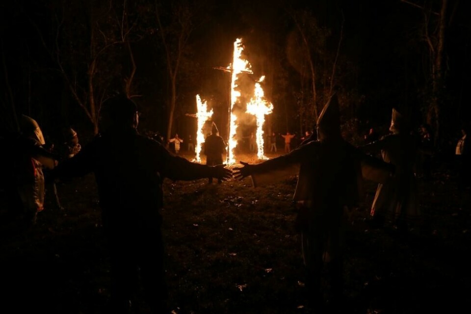 Medlemmer av klanen The Loyal White Knights, en av de største Ku Klux Klan-grupperingene, holder en seremoni i Yanceyville, North Carolina i 2017. Medlemmer av klanen The Loyal White Knights, en av de største Ku Klux Klan-grupperingene, holder en seremoni i Yanceyville, North Carolina i 2017. Foto: Jim Urquhart / Reuters