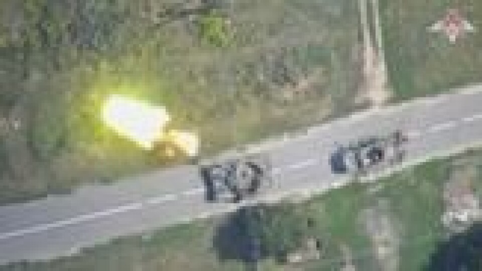 En ukrainsk stridsvogn åpner ild i Kursk-regionen i Russland. Stillsbildet fra video er frigitt 11. august 2024 av det russiske forsvarsdepartementet. En ukrainsk stridsvogn åpner ild i Kursk-regionen i Russland. Stillsbildet fra video er frigitt 11. august 2024 av det russiske forsvarsdepartementet. Foto: ntb