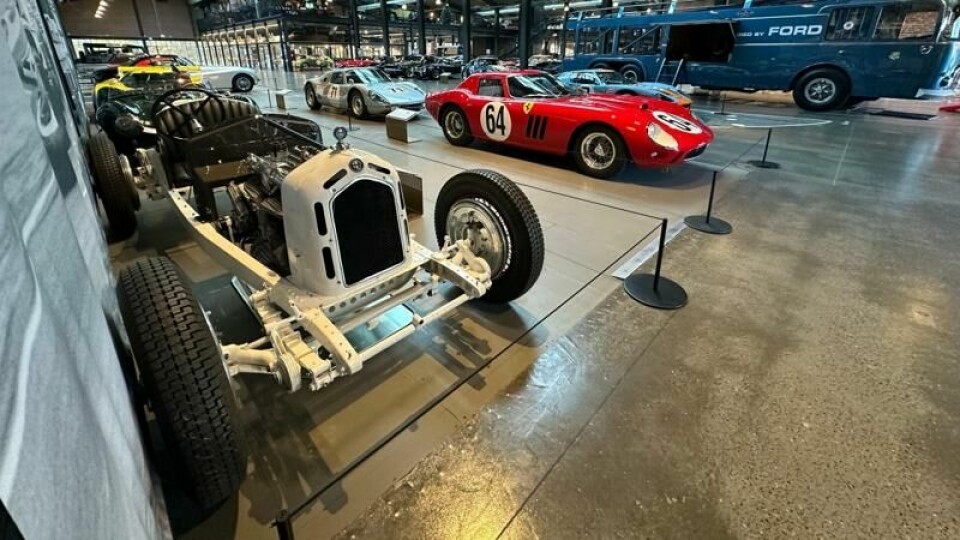 Det er et imponerende syn å gå inn i en av de store hallene i Classic Car House og se Eugen Bjørnstads Alfa Romeo 8C 2300 Monza side om side med en Ferrari 250 GTO, Ford GT40 (replikaer), Porsche 904 og Shelby-teamets legendariske Fiat-transporter fra 1960-tallet. FOTO: IVAR ENGERUD