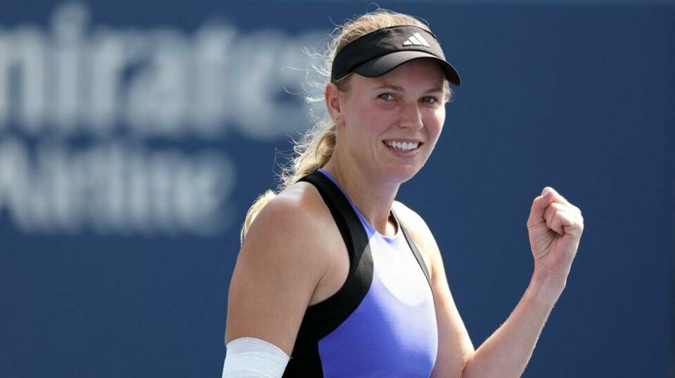Caroline Wozniacki slo Nao Hibino i strake sett i sin US Open-åpning.