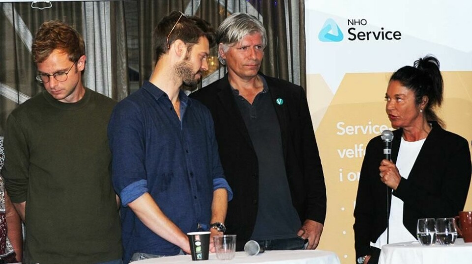 SJOKKERENDE: NHO Service er sjokkert over hvordan deres medlemsbedrifter innen velferd blir omtalt. Her får Snorre Valen (SV, til Venstre) og Bjørnar Moxnes (Rødt) sitt pass påskrevet av Sissel Fredheim, som er norsk sjef for et svensk omsorgskonsern. Ola Elvestuen (V) er på linje med henne.