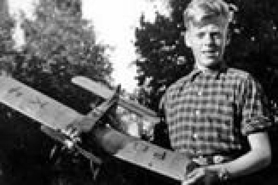 Siden barndommen har Per hatt stor interesse for fly. Bildet er hentet fra Kjendlies bok «Kom – fly med meg». Siden barndommen har Per hatt stor interesse for fly. Bildet er hentet fra Kjendlies bok «Kom – fly med meg». Foto: Privat/Per O. Kjendlie