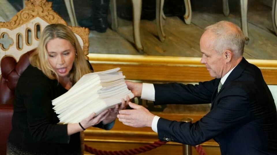 Stortingspresident Eva Kristin Hansen (Ap) og finansminister Jan Tore Sanner (H) i Stortinget i forbindelse med fremleggelsen av regjeringens forslag til statsbudsjett for 2022.