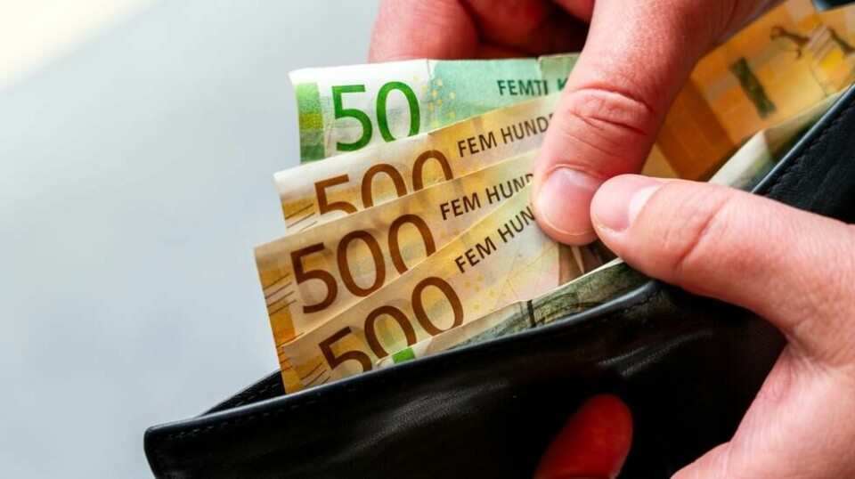 Nordmenn har fått mer å rutte med etter lønnsoppgjøret, og det preger norsk økonomi. Dermed ligger det også an til at de varslede rentekuttene fra Norges Bank vil komme senere, mener sjeføkonomer i flere banker. Foto: Gorm Kallestad / NTB