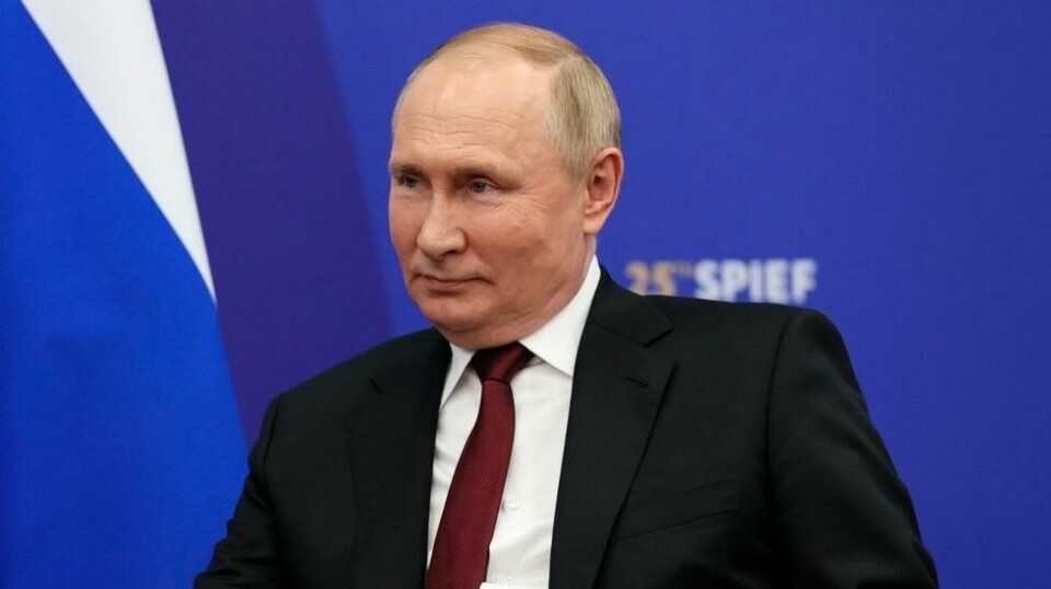 Russlands president Vladimir Putin holdt en videotale i forbindelse med markeringen av det russiske flaggets dag. – Vi vil aldri tillate noen utenlandsk hegemoni eller diktat, sa presidenten i talen.