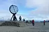 YTTERPUNKT: Globen på Nordkapp er et «must» for turistene som har tråkket seg ned på platået langt der nord. Foto: Hanna Sikkeland / ABC Nyheter