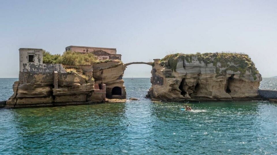Den italienske øya Isola la Gaiola i Napoli bærer på en mørk hemmelighet, ifølge de historiske legendene.