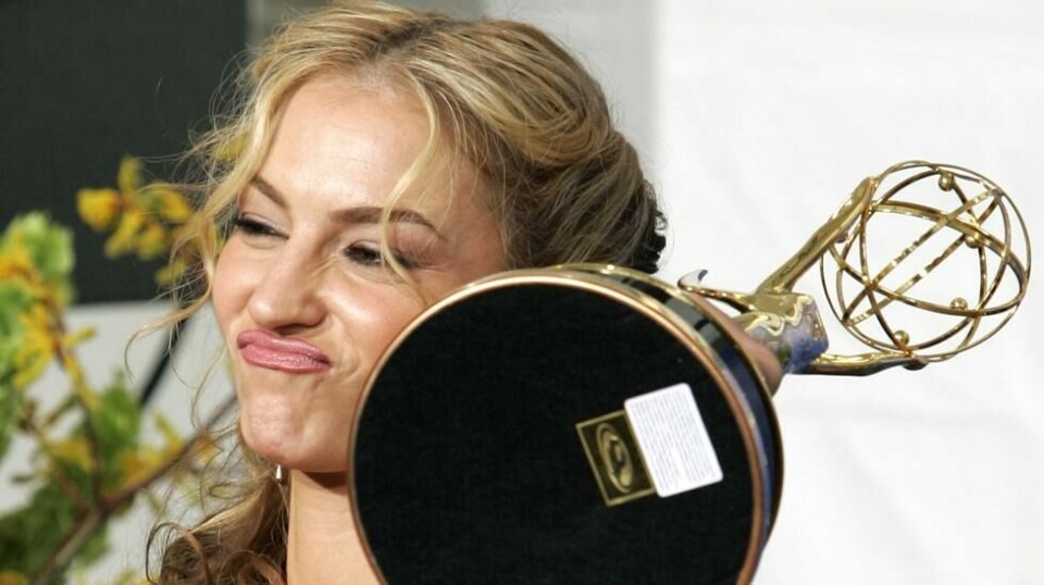Drea de Matteo mottok prisen for beste kvinnelige birolle i en dramaserie for sitt arbeid i «The Sopranos» under den 56. Primetime Emmy-utdelingen søndag 19. september 2004.