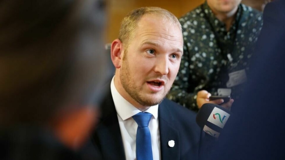 Samferdselsminister Jon Georg Dale sier det finnes andre måter å nå nullvekstmålet på enn å prise vekk bilister med bompenger.
