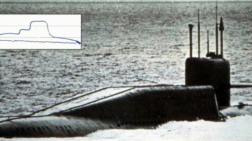 17 år gammel tegnet Reidulf Solberg omrisset av ubåten han så i fjorden utenfor Barentsburg. Den ble senere koblet til de nye sovjetiske atomubåtene, i Delta II-klasse. Tegning: Reidulf Solberg Foto: Norsk Luftfartsmuseum