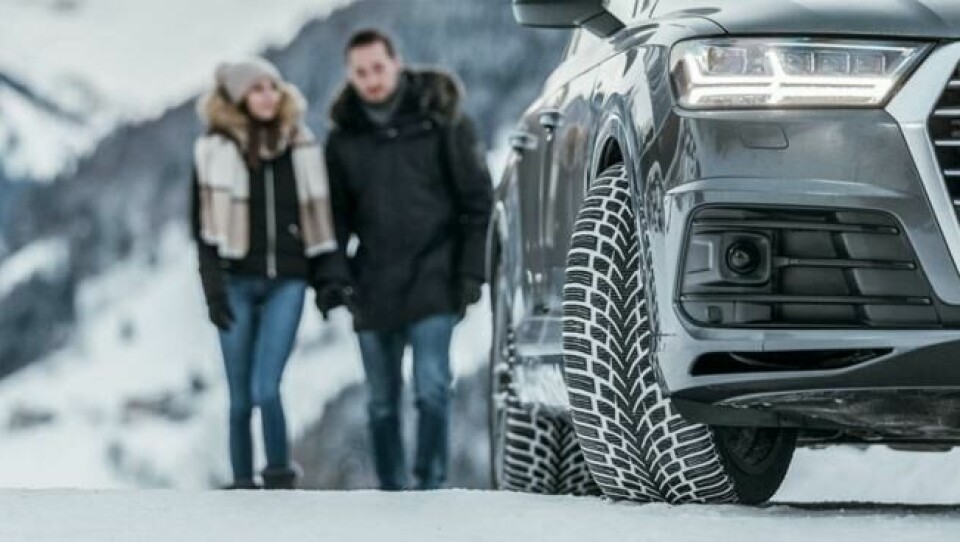 Sikkerheten er det aller viktigste når det kommer til kjøp av dekk. Det oppgir 71 prosent i en fersk undersøkelse fra Goodyear. Deretter prioriteres pris og levetid for henholdsvis 54 og 47 prosent. Sikkerheten er det aller viktigste når det kommer til kjøp av dekk. Det oppgir 71 prosent i en fersk undersøkelse fra Goodyear. Deretter prioriteres pris og levetid for henholdsvis 54 og 47 prosent.