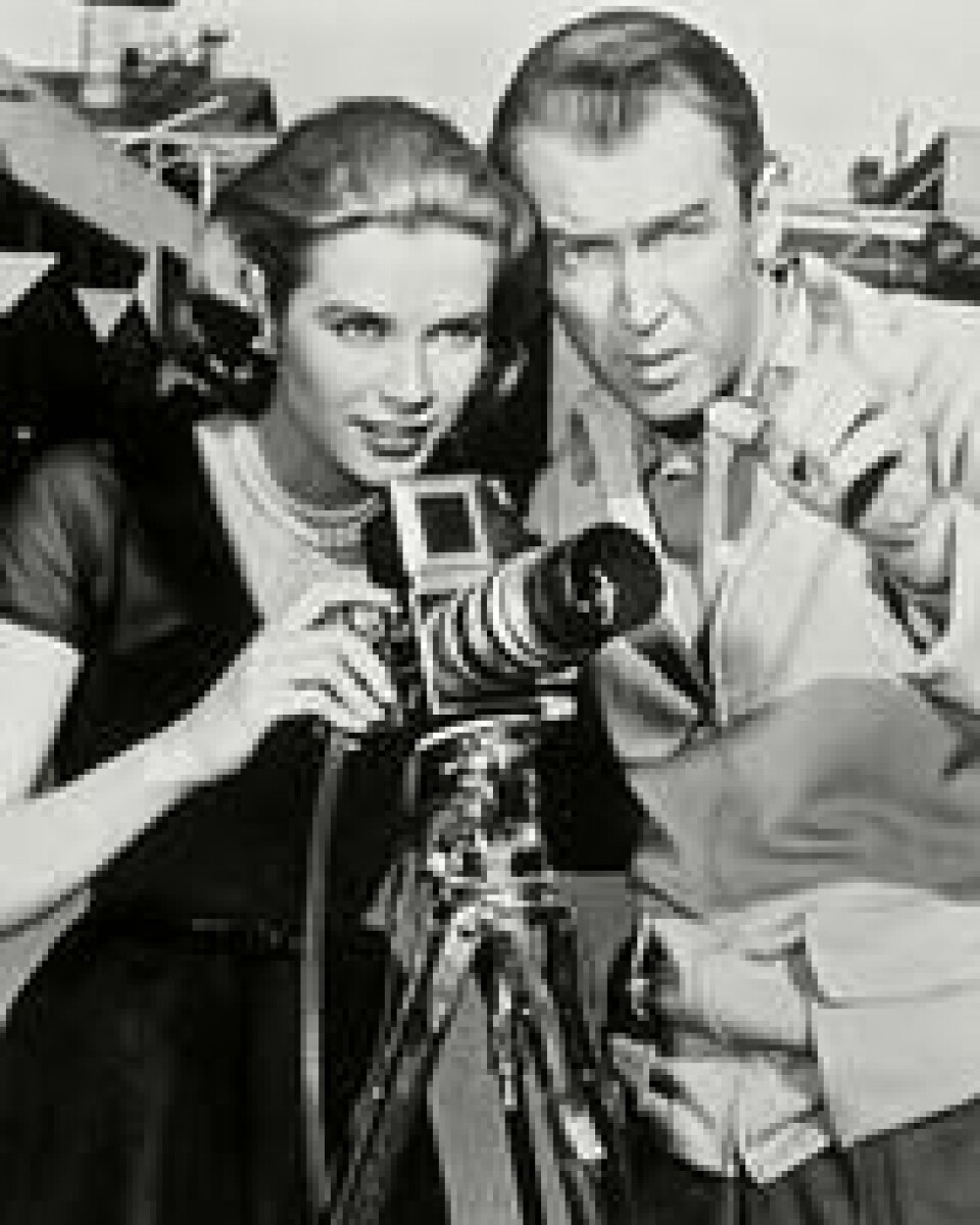 Grace Kelly og James Stewart under innspillingen av Rear Window (1954). Grace Kelly og James Stewart under innspillingen av Rear Window (1954). Foto: Paramount Studios