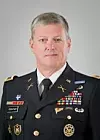 Alexander Crowther har en lang karriere bak seg i den amerikanske hæren, og regnes som ekspert på digitale, militære operasjoner, og har for øvrig Nato og Europa som spesialfelt. (US Army)