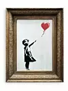 En versjon av det berømte Banksy-motivet «Girl with Balloon» selvdestruerte etter å ha blitt solgt for 11 millioner kroner under en Sotheby's-auksjon i London fredag 5. oktober. NTB Scanpix/AP.