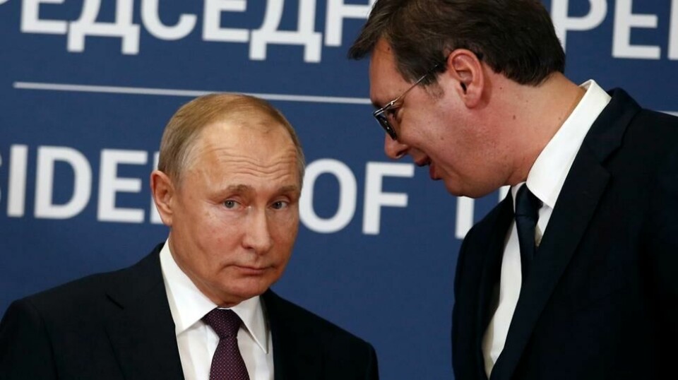 Russlands president Vladimir Putin (t.v.) må muligens innse at en av hans nærmeste allierte i Europa, Serbia og president Aleksander Vucic vender ham ryggen. Her under et møte mellom de to i 2019.