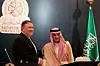 USAs ferske utenriksminister Mike Pompeo (t.v.) i møte med Saudi-Arabias utenriksminister Adel Al-Jubeir (t.h.) i Riyadh 29. april 2018. Scanpix/EPA.