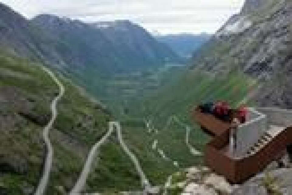 TUR: Kjell Vatne og kona rakk å besøke Trollheimen før bobilen slo seg vrang. TUR: Kjell Vatne og kona rakk å besøke Trollheimen før bobilen slo seg vrang. Foto: NTB scanpix