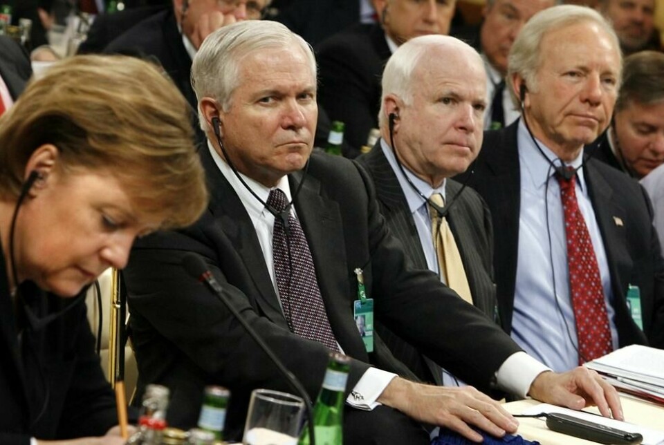 De amerikanske representantene med forsvarsminister Robert Gates og utenriksminister John McCain i spissen likte ikke budskapet i Putins tale i München i 2007. De amerikanske representantene med forsvarsminister Robert Gates og utenriksminister John McCain i spissen likte ikke budskapet i Putins tale i München i 2007. Foto: Joerg Koch / AFP
